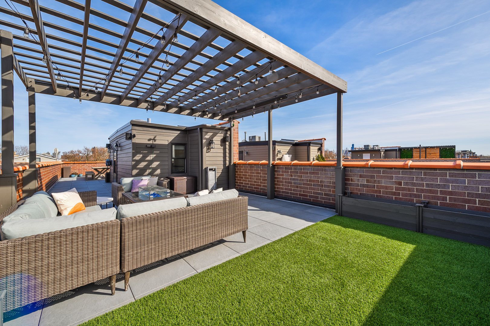 2731 N Southport Avenue Unit: 3