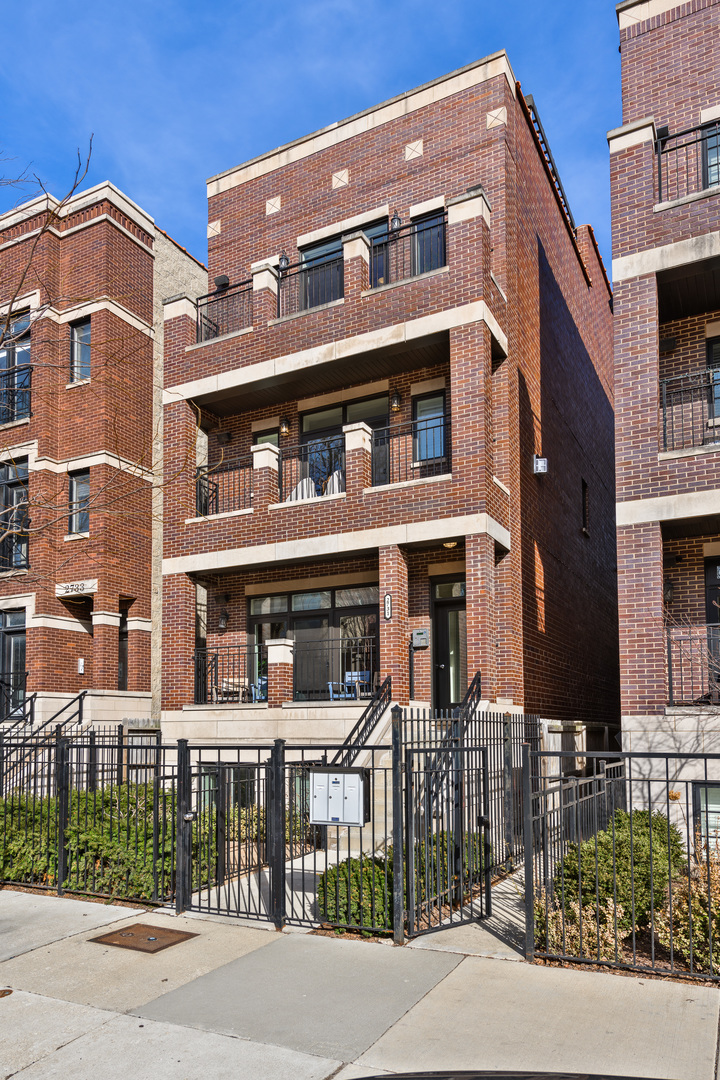 2731 N Southport Avenue Unit: 3