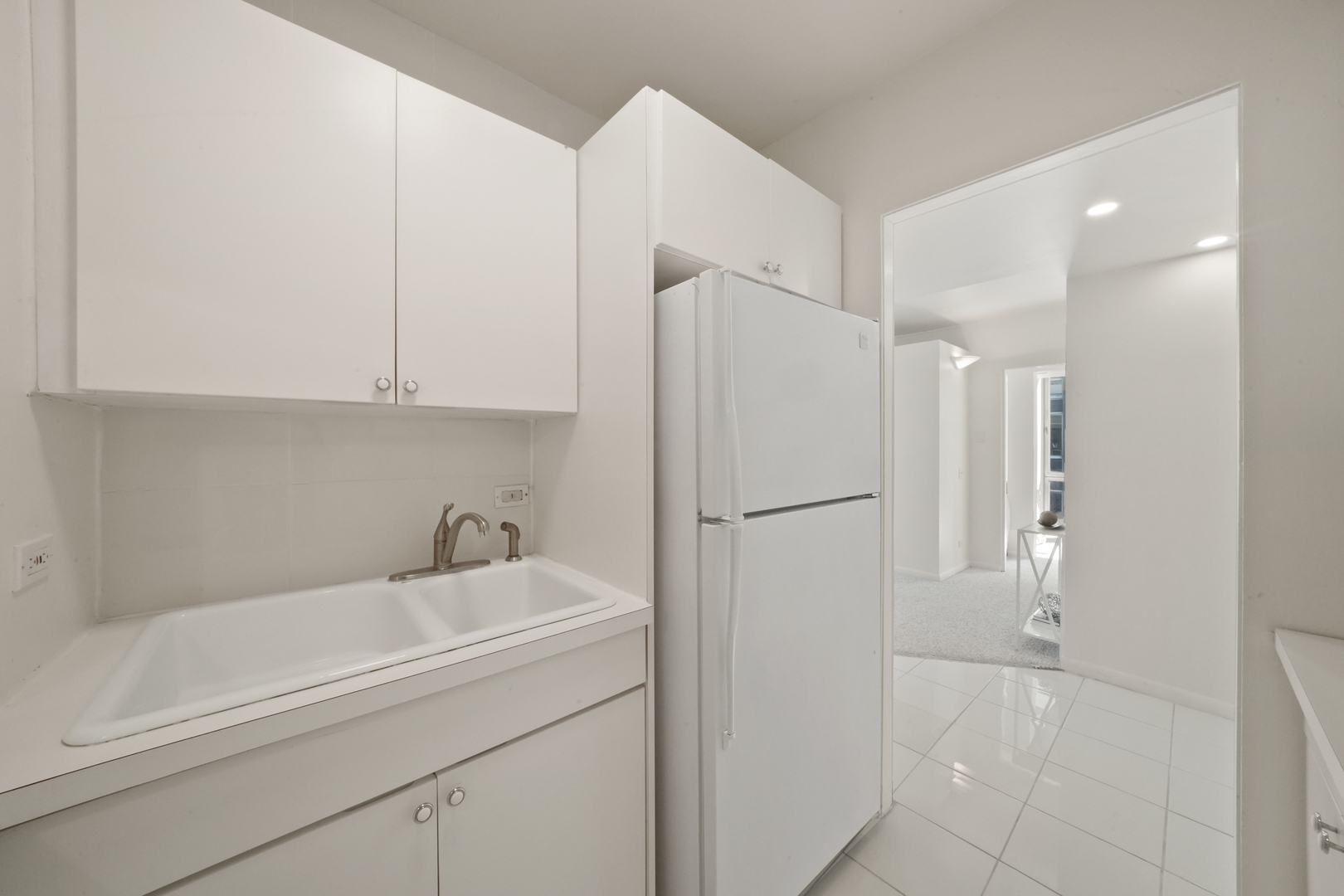 880 N LAKE SHORE Drive Unit: 22D