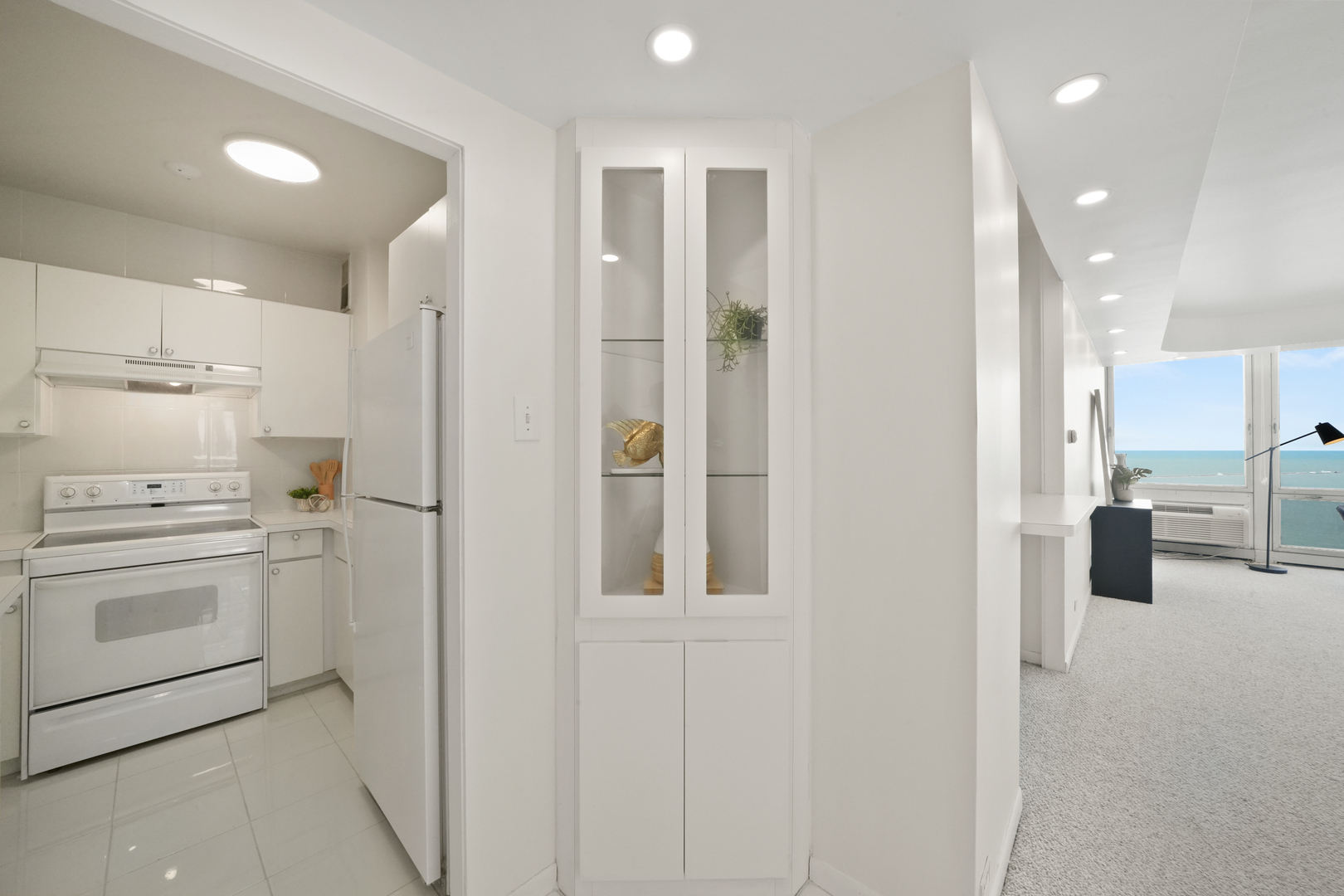 880 N LAKE SHORE Drive Unit: 22D