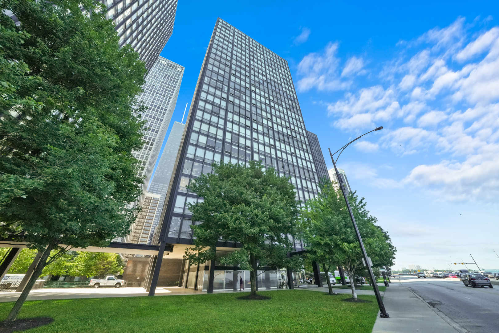 880 N LAKE SHORE Drive Unit: 22D