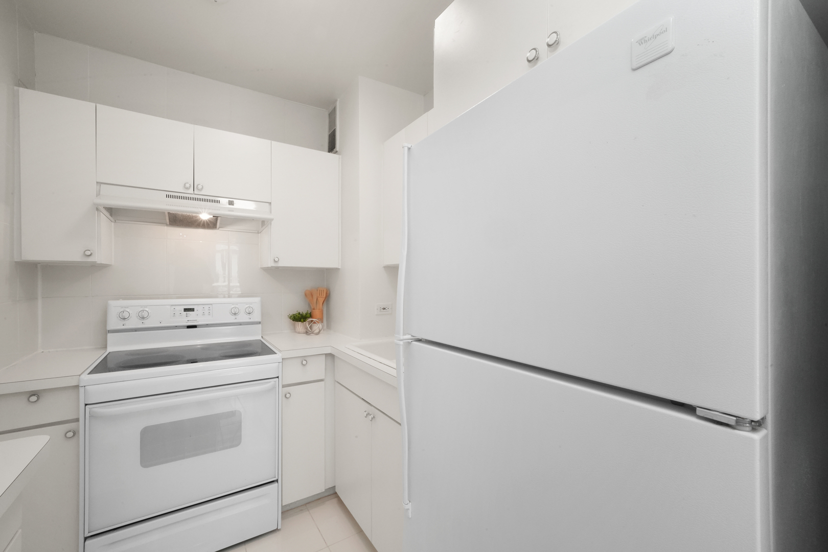 880 N LAKE SHORE Drive Unit: 22D