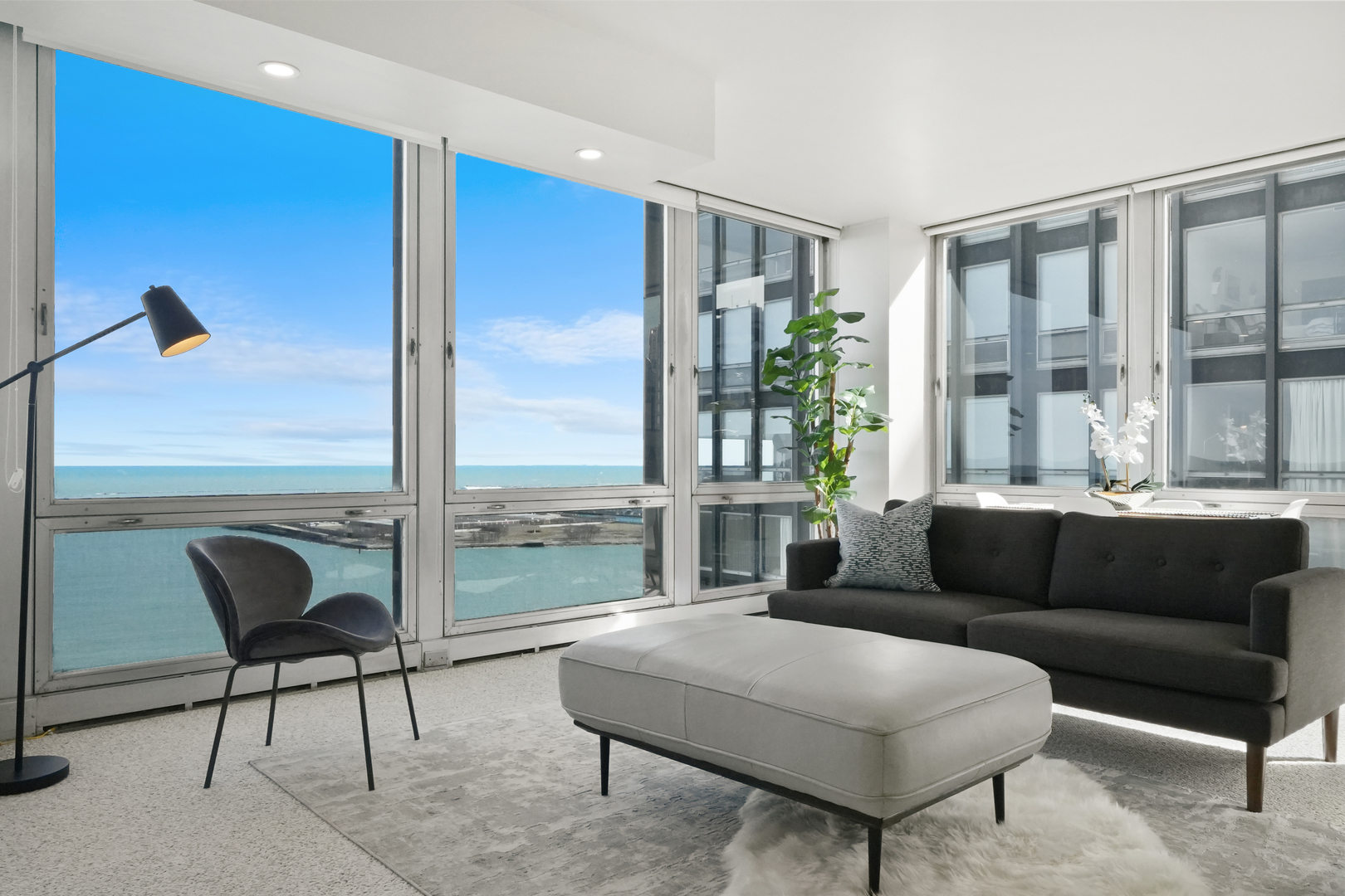 880 N LAKE SHORE Drive Unit: 22D