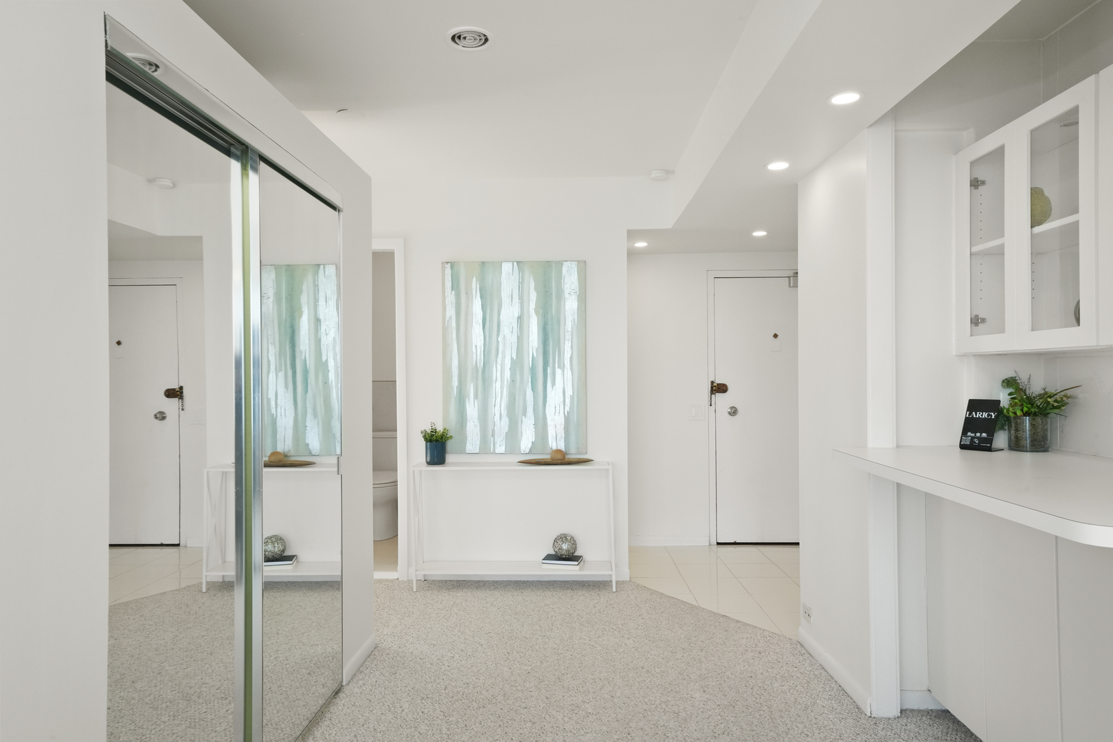 880 N LAKE SHORE Drive Unit: 22D