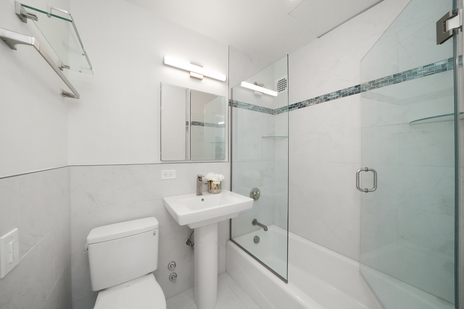 880 N LAKE SHORE Drive Unit: 22D