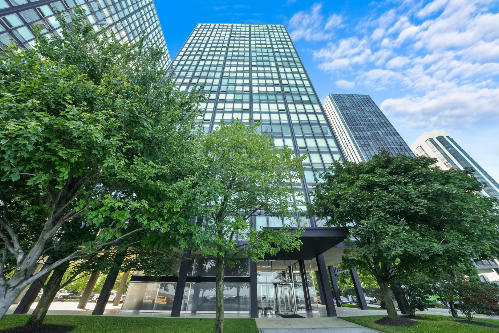 880 N LAKE SHORE Drive Unit: 22D