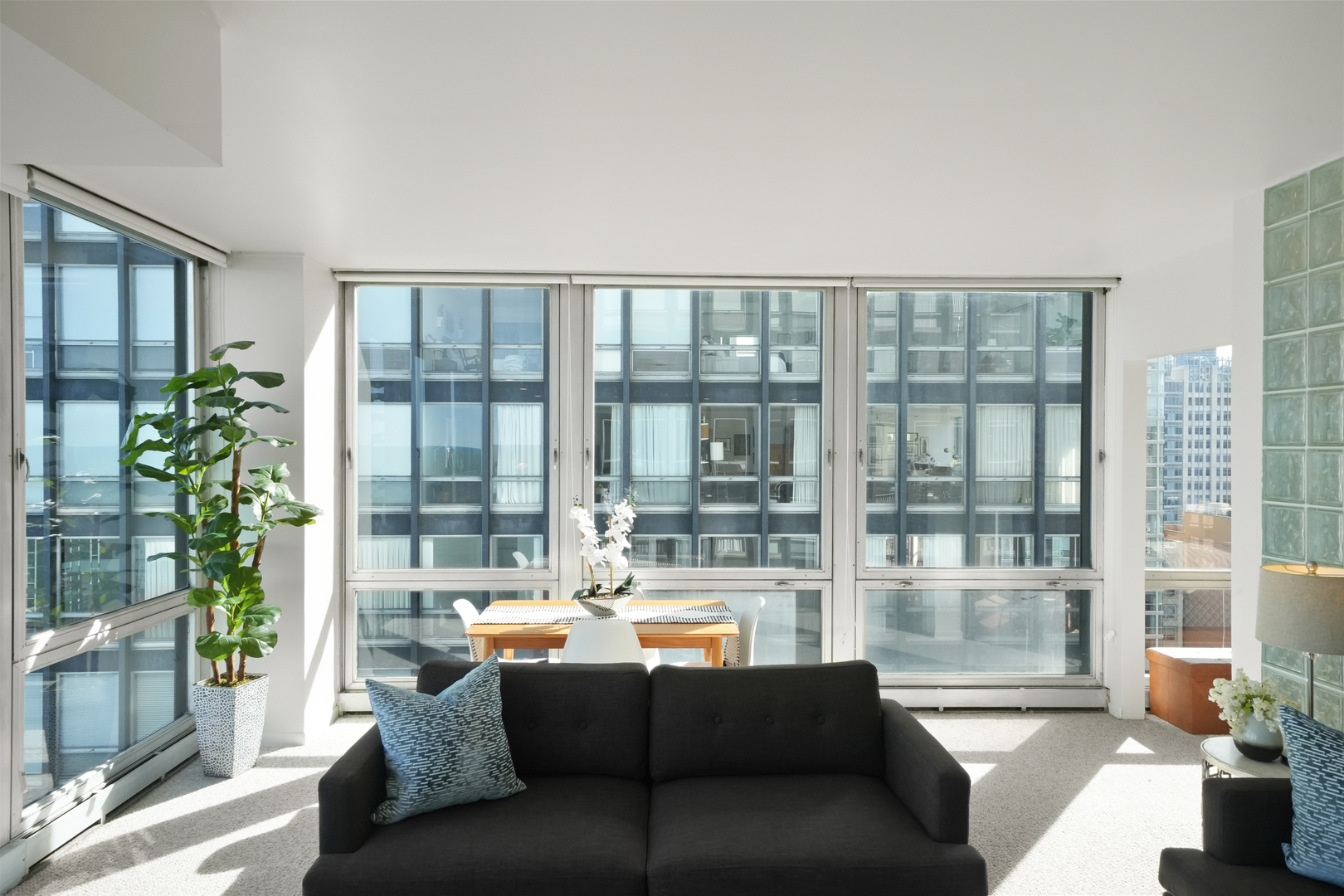880 N LAKE SHORE Drive Unit: 22D