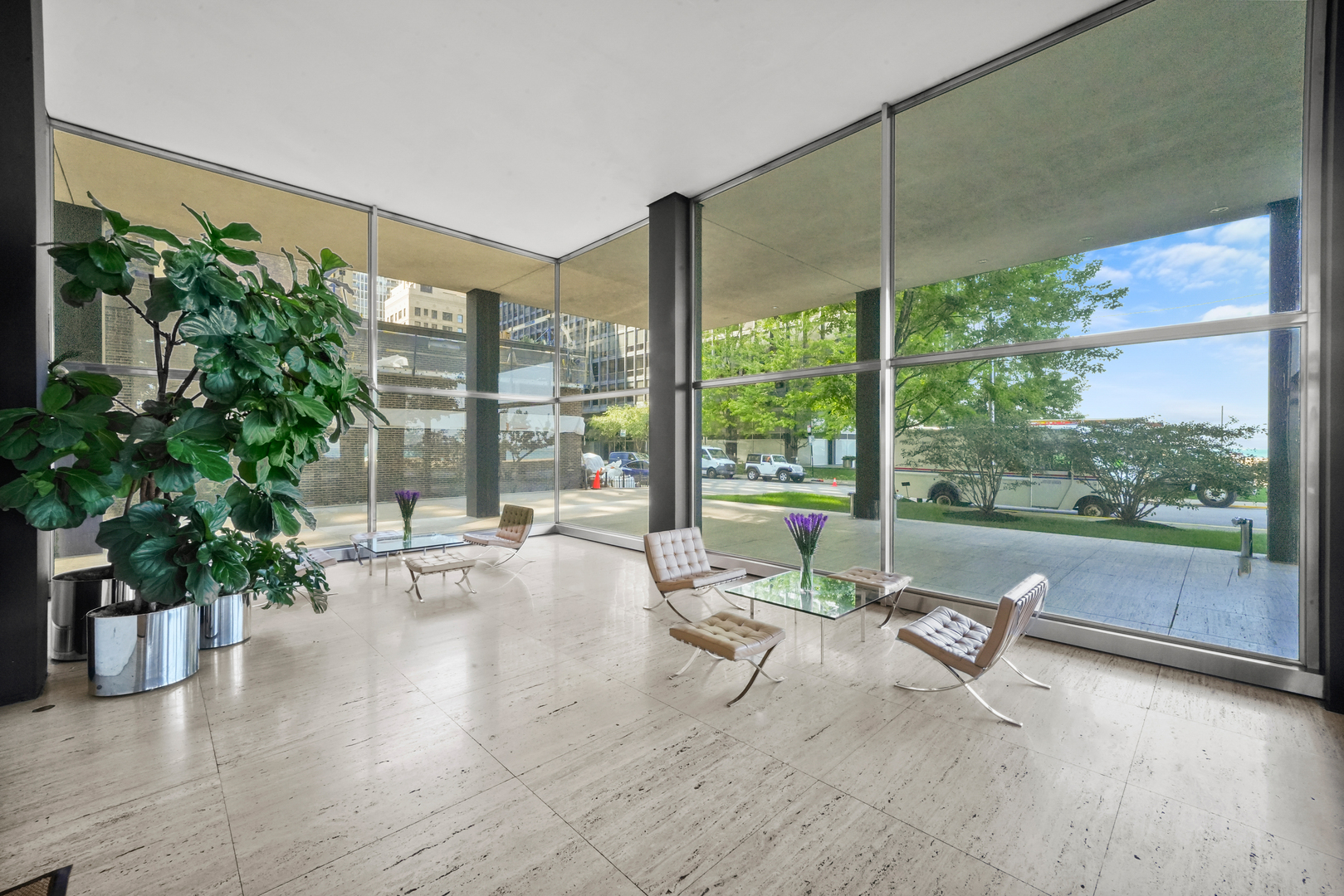 880 N LAKE SHORE Drive Unit: 22D