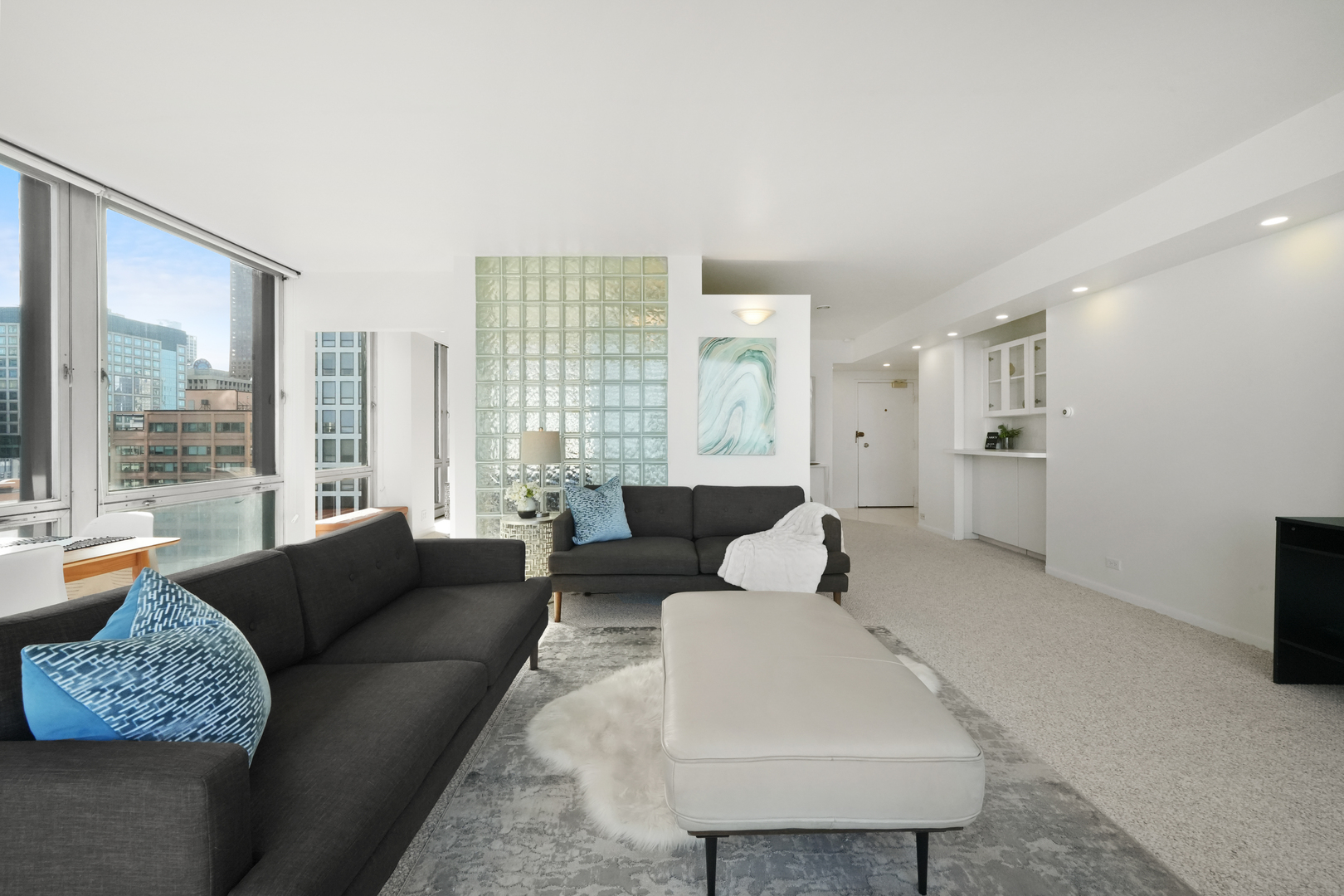 880 N LAKE SHORE Drive Unit: 22D