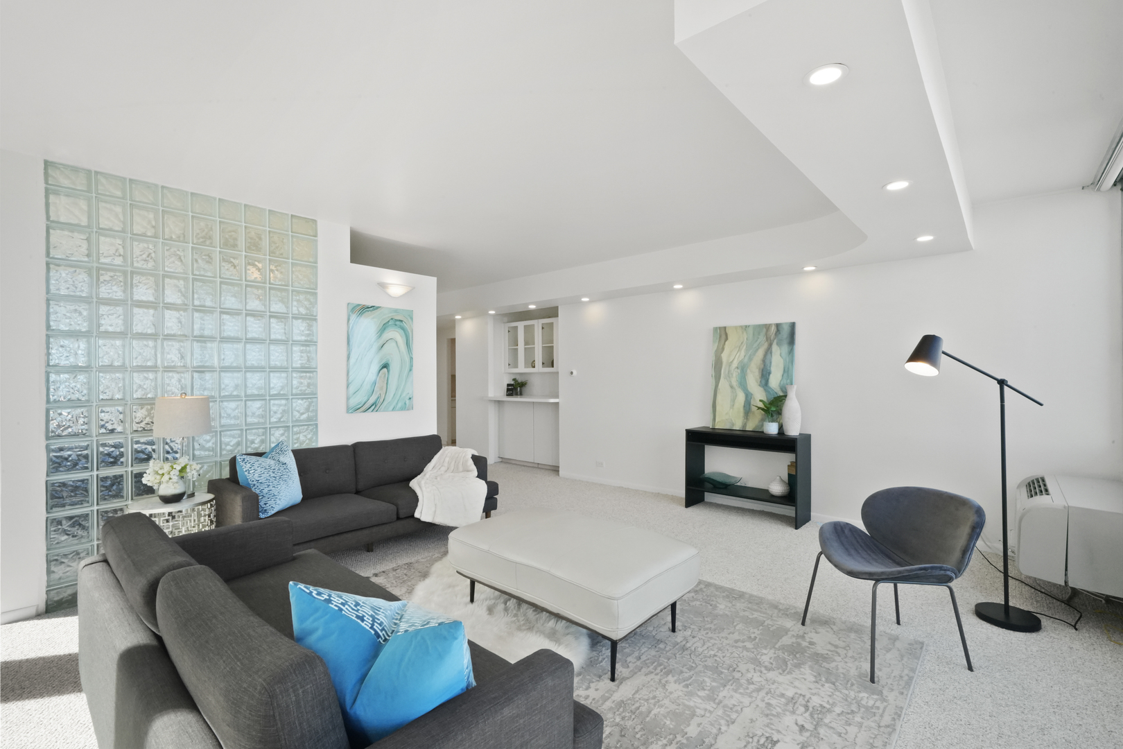 880 N LAKE SHORE Drive Unit: 22D
