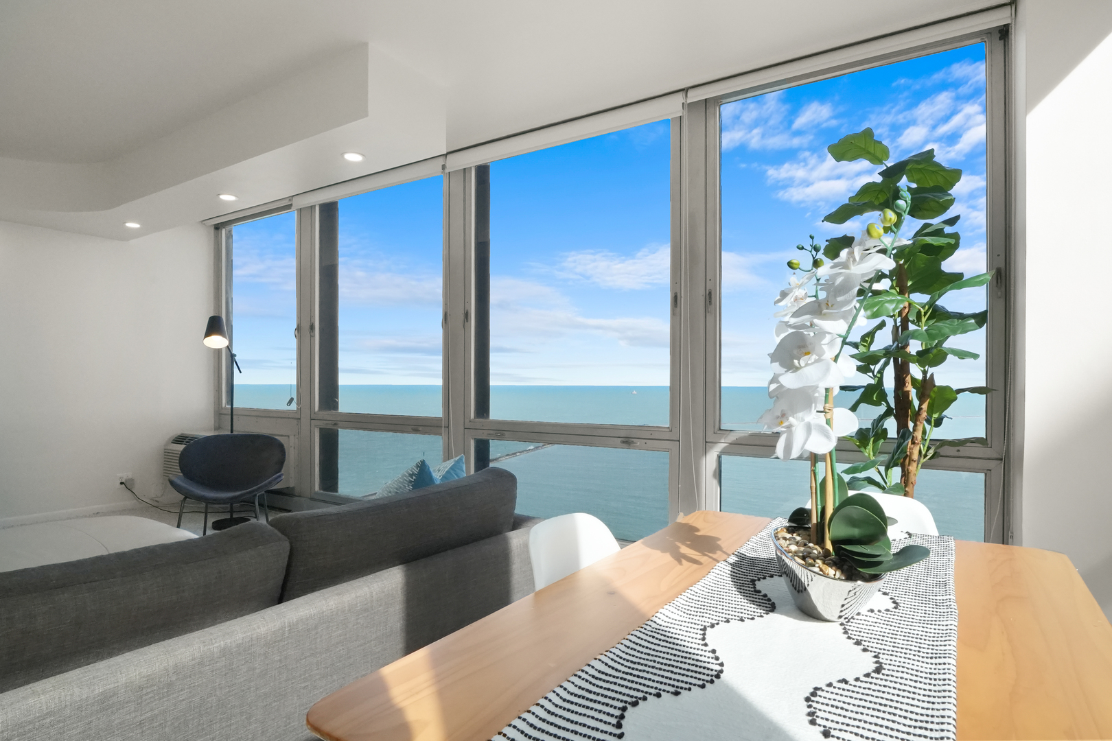 880 N LAKE SHORE Drive Unit: 22D