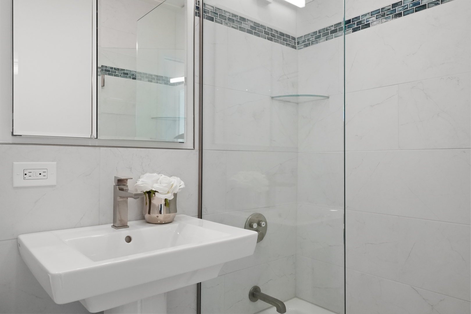 880 N LAKE SHORE Drive Unit: 22D
