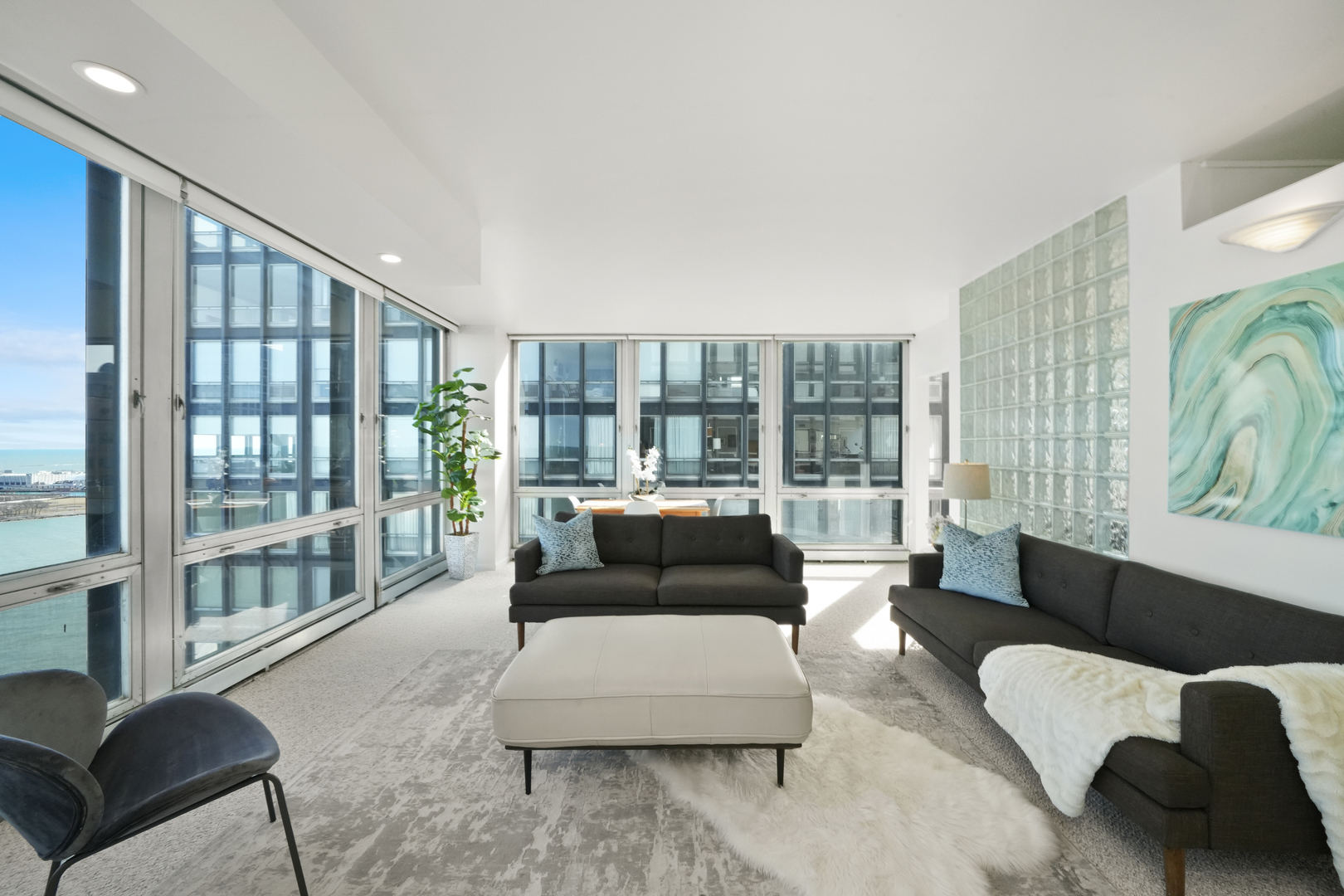 880 N LAKE SHORE Drive Unit: 22D