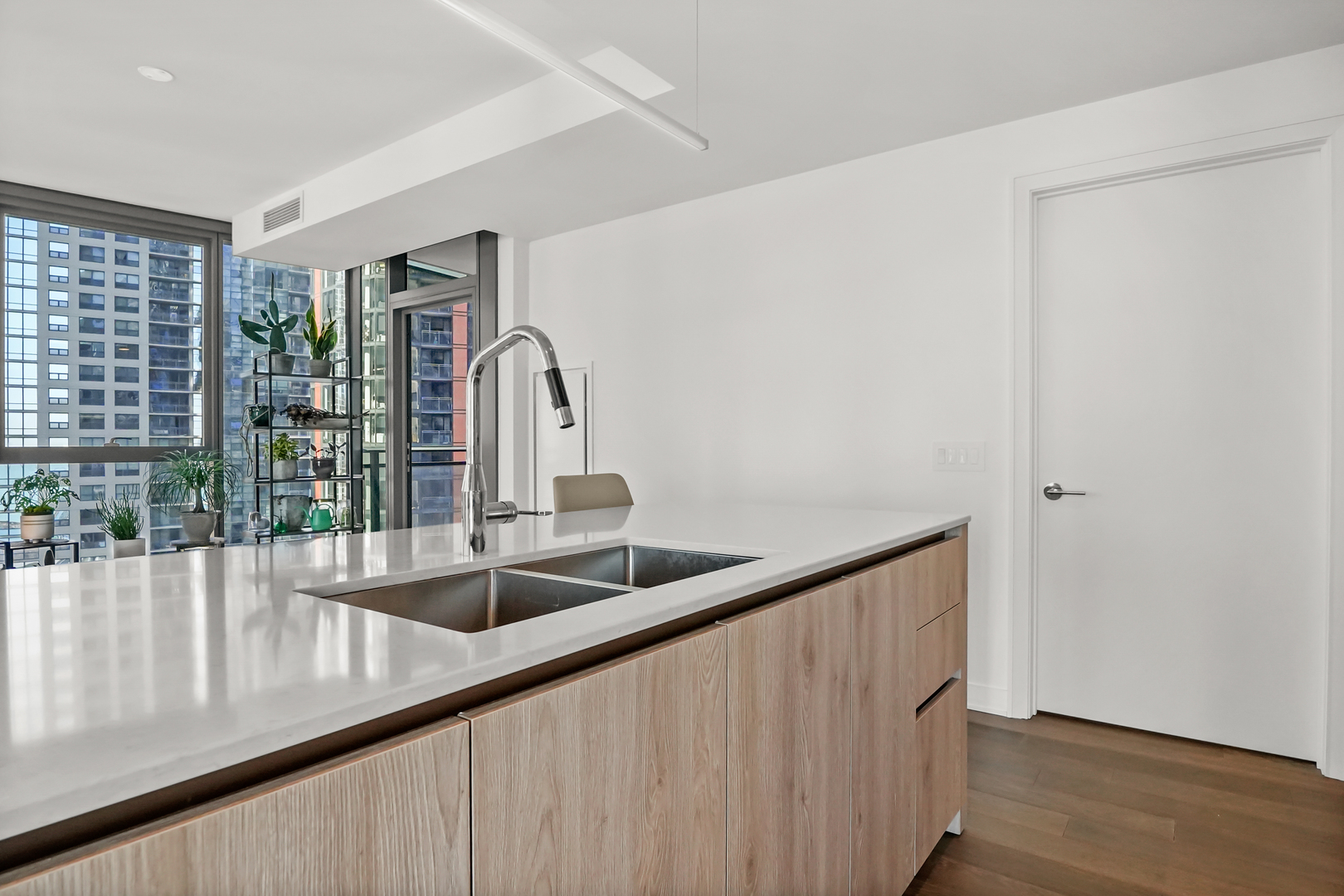 211 N Harbor Drive Unit: 1001
