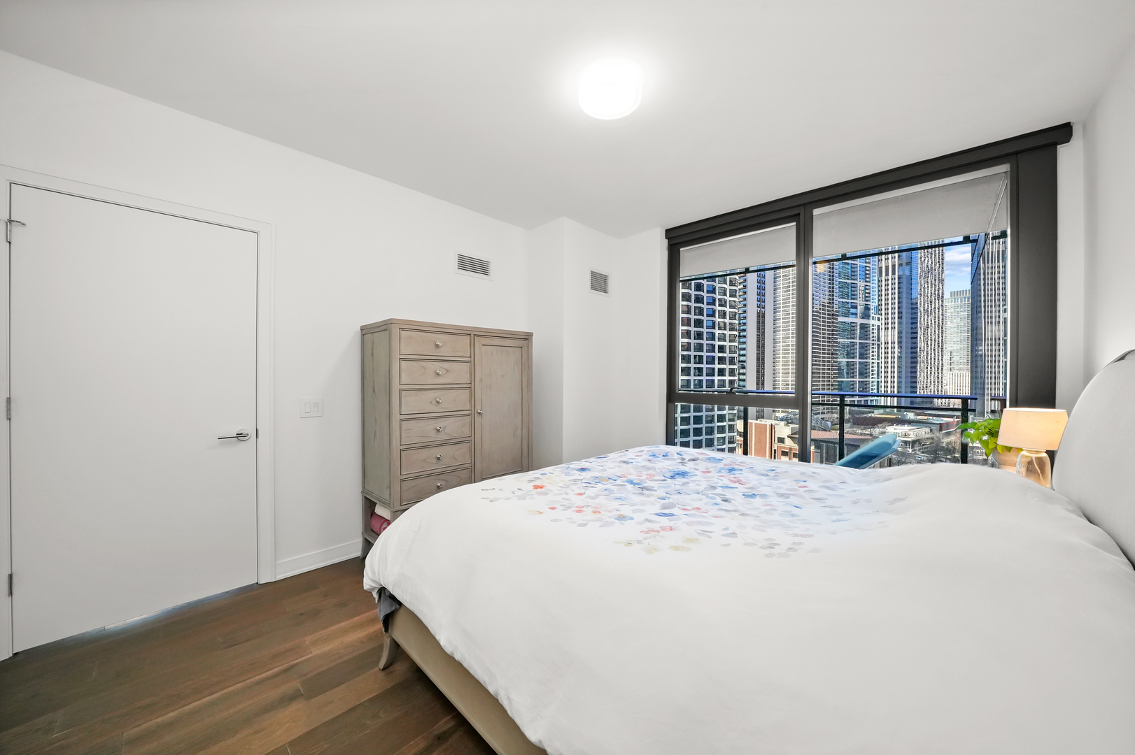 211 N Harbor Drive Unit: 1001