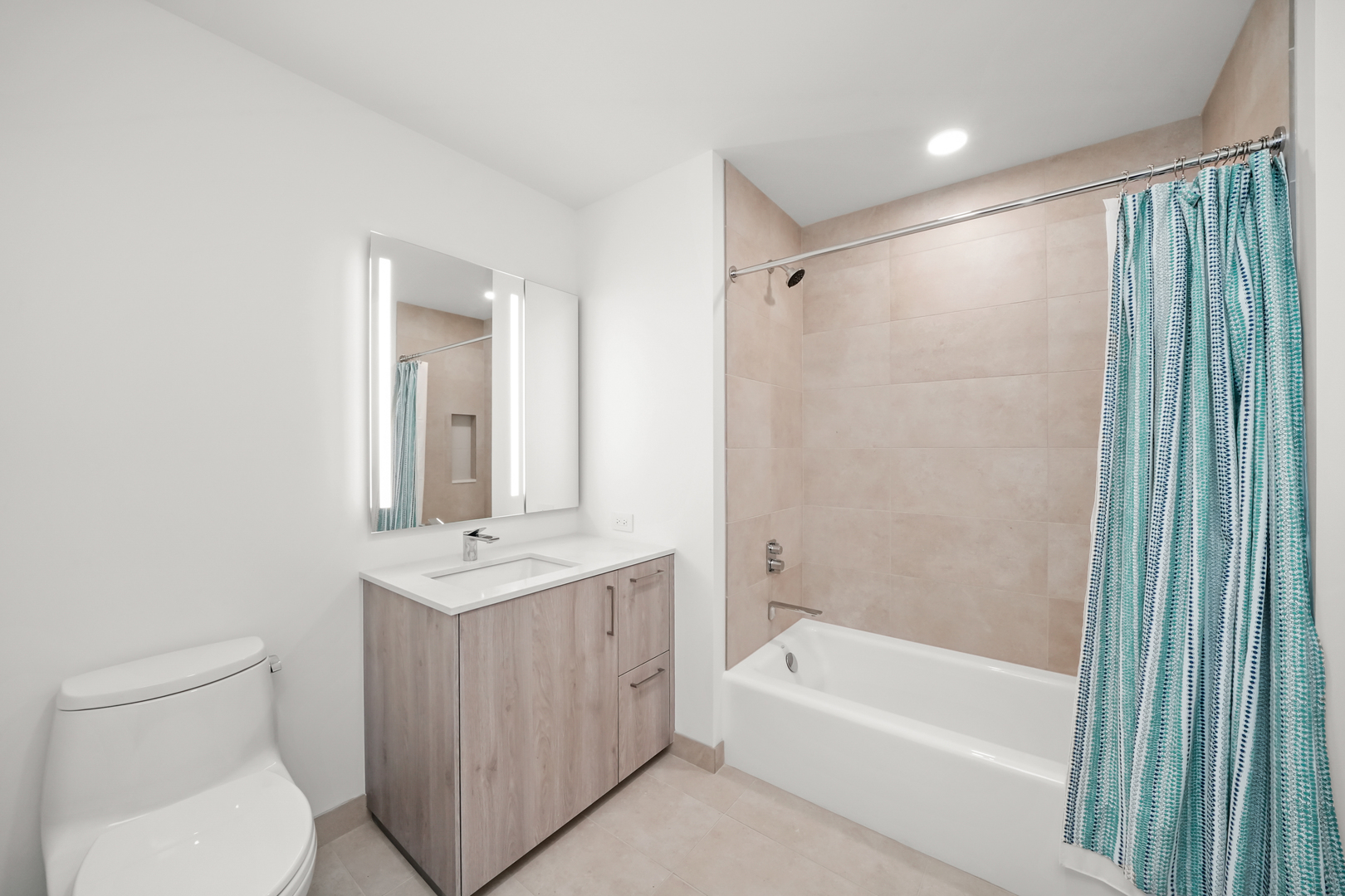 211 N Harbor Drive Unit: 1001