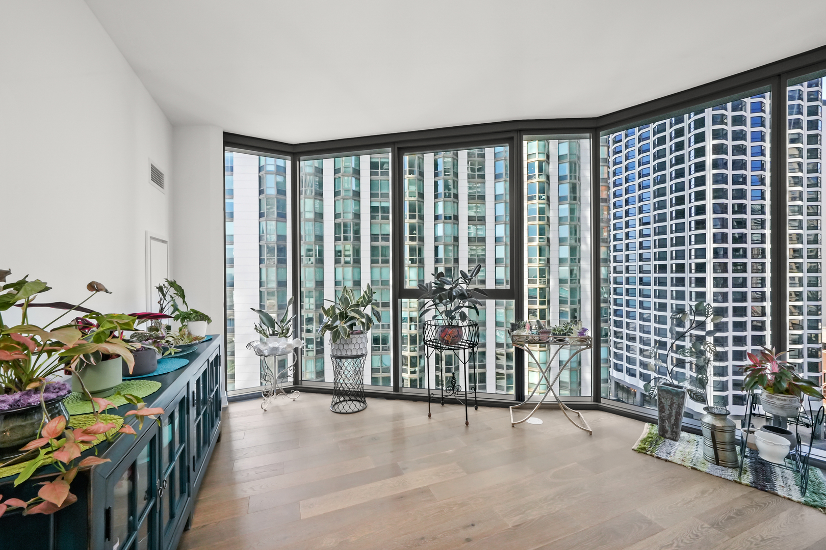211 N Harbor Drive Unit: 1001
