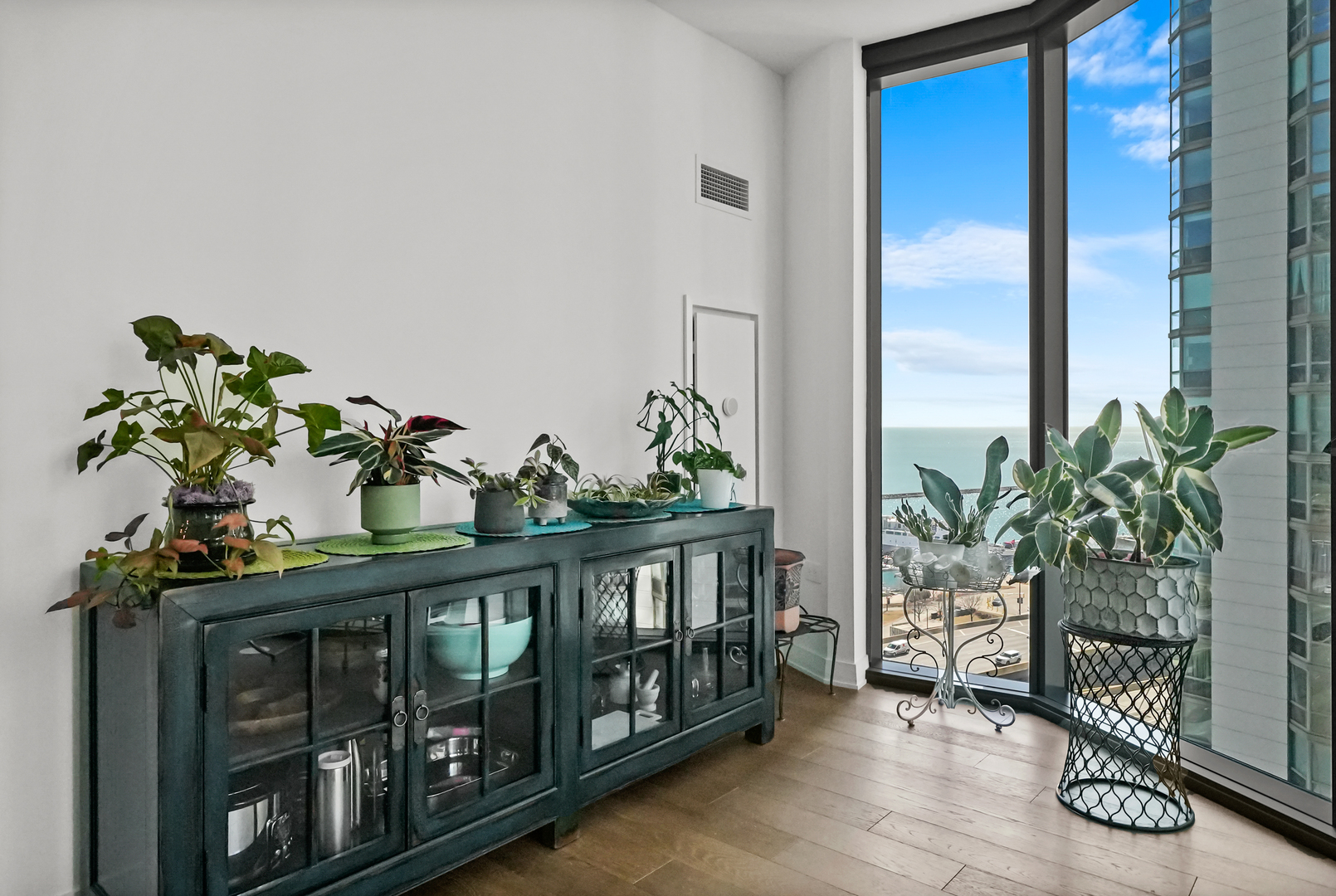 211 N Harbor Drive Unit: 1001