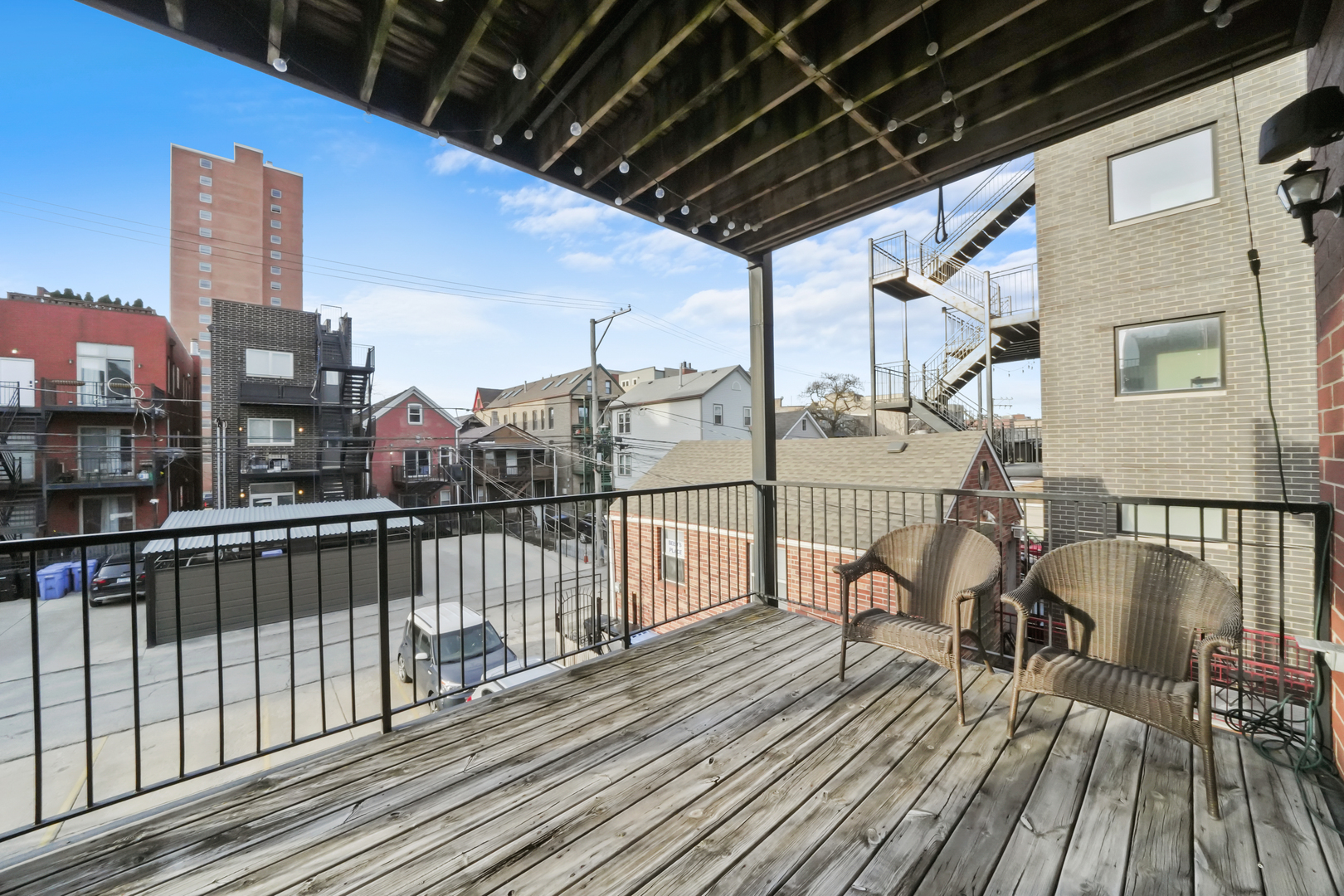 1421 W WALTON Avenue Unit: 2W