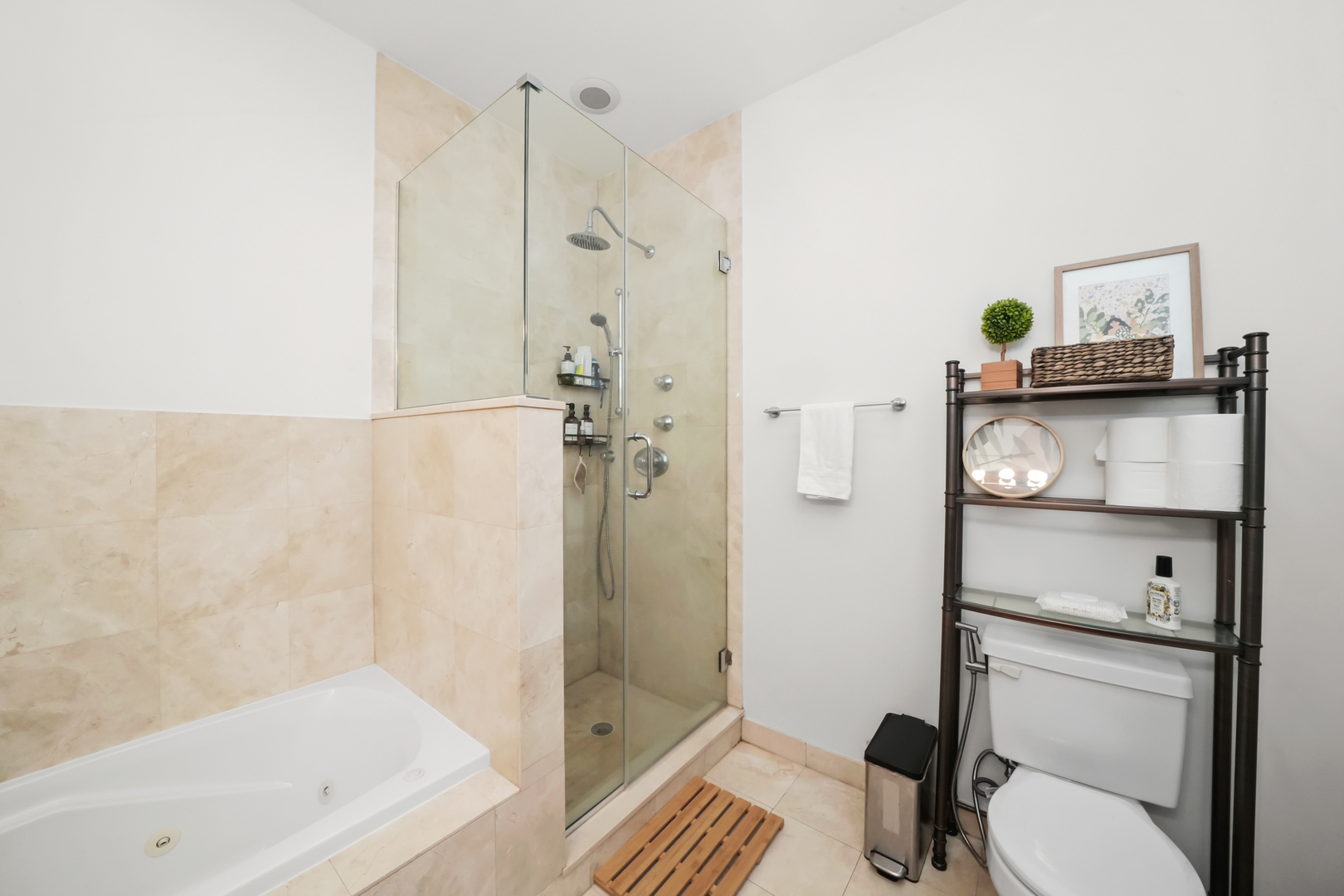 1421 W WALTON Avenue Unit: 2W