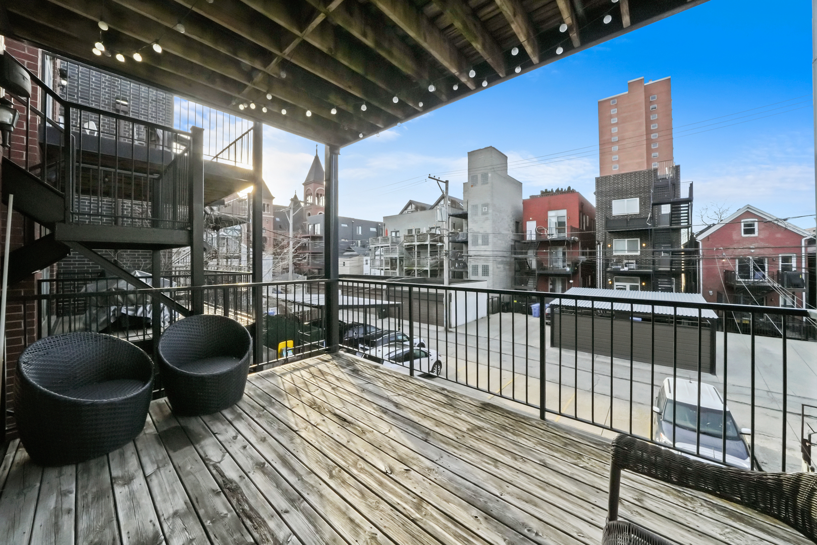 1421 W WALTON Avenue Unit: 2W