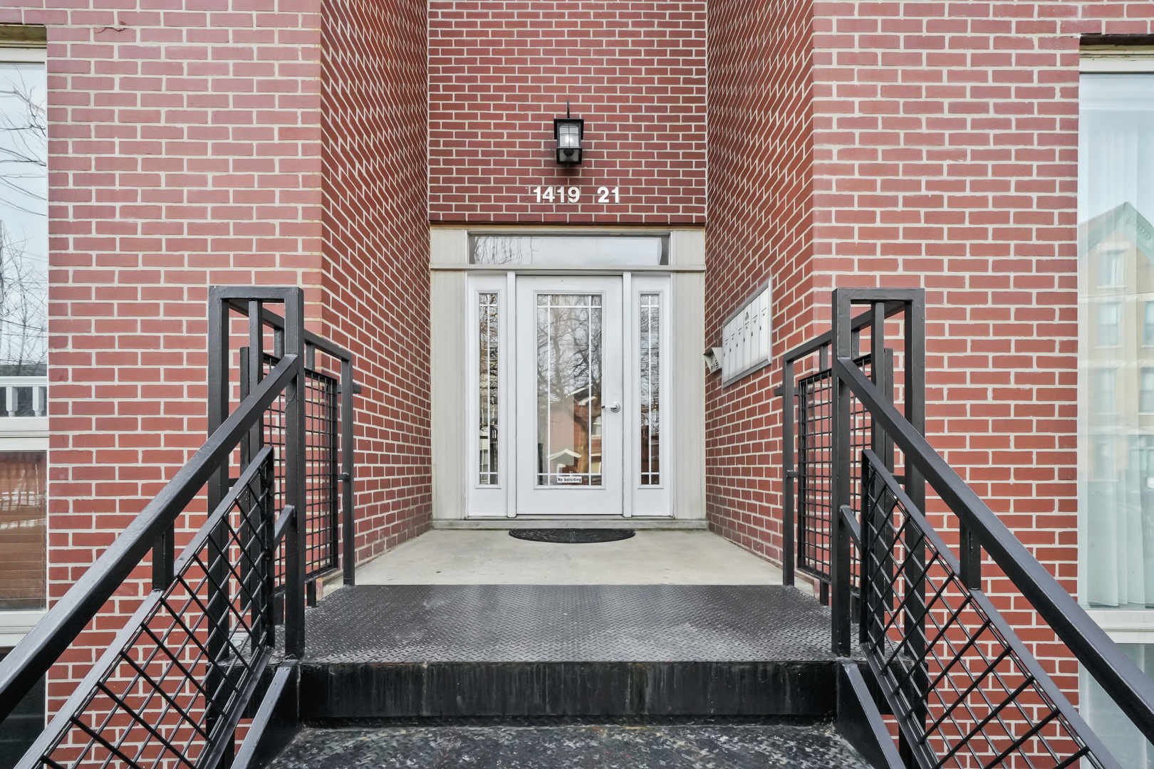 1421 W WALTON Avenue Unit: 2W