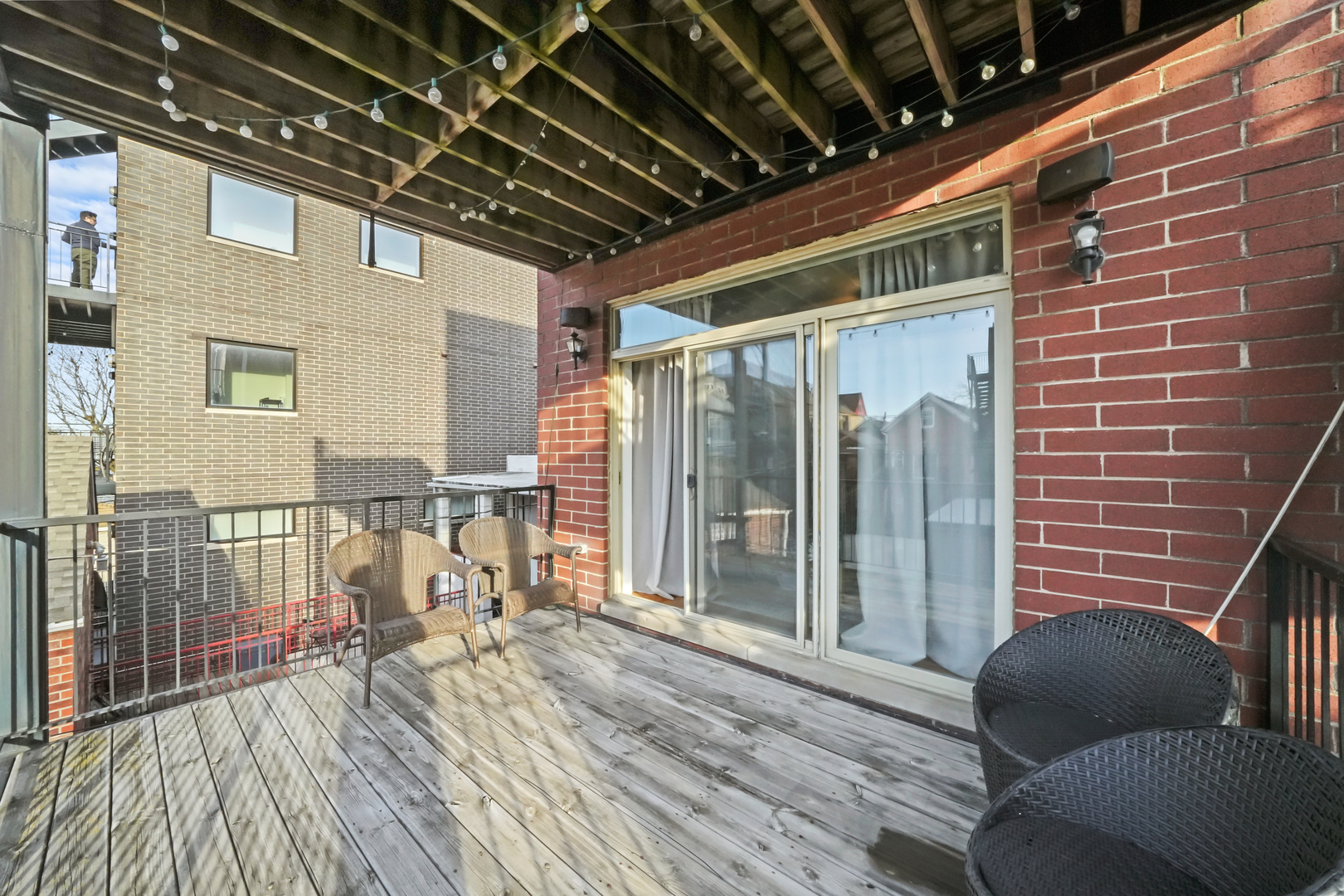 1421 W WALTON Avenue Unit: 2W
