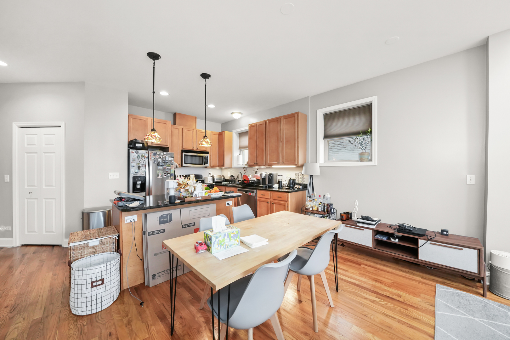 1421 W WALTON Avenue Unit: 2W