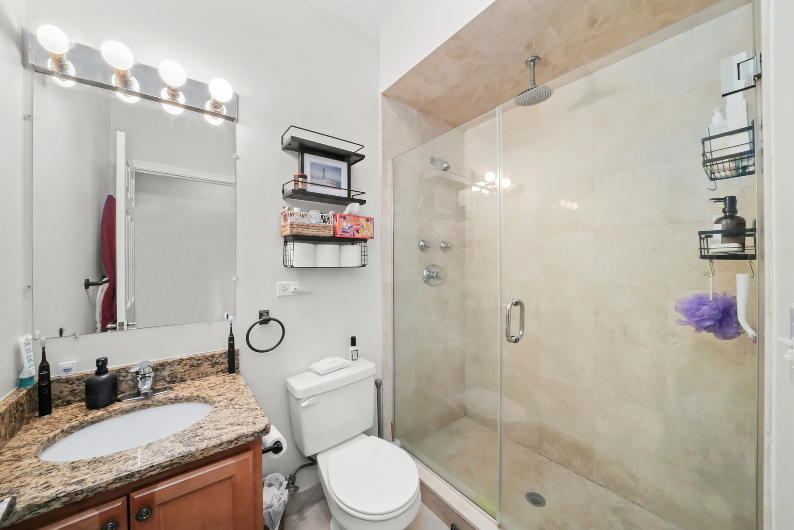 1421 W WALTON Avenue Unit: 2W