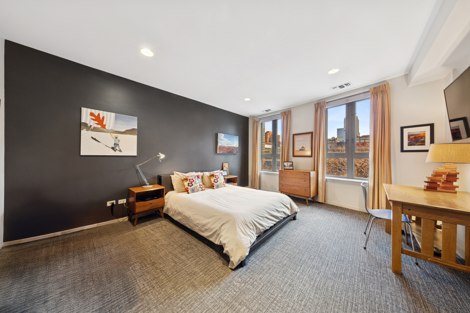 400 N Clinton Street Unit: 403