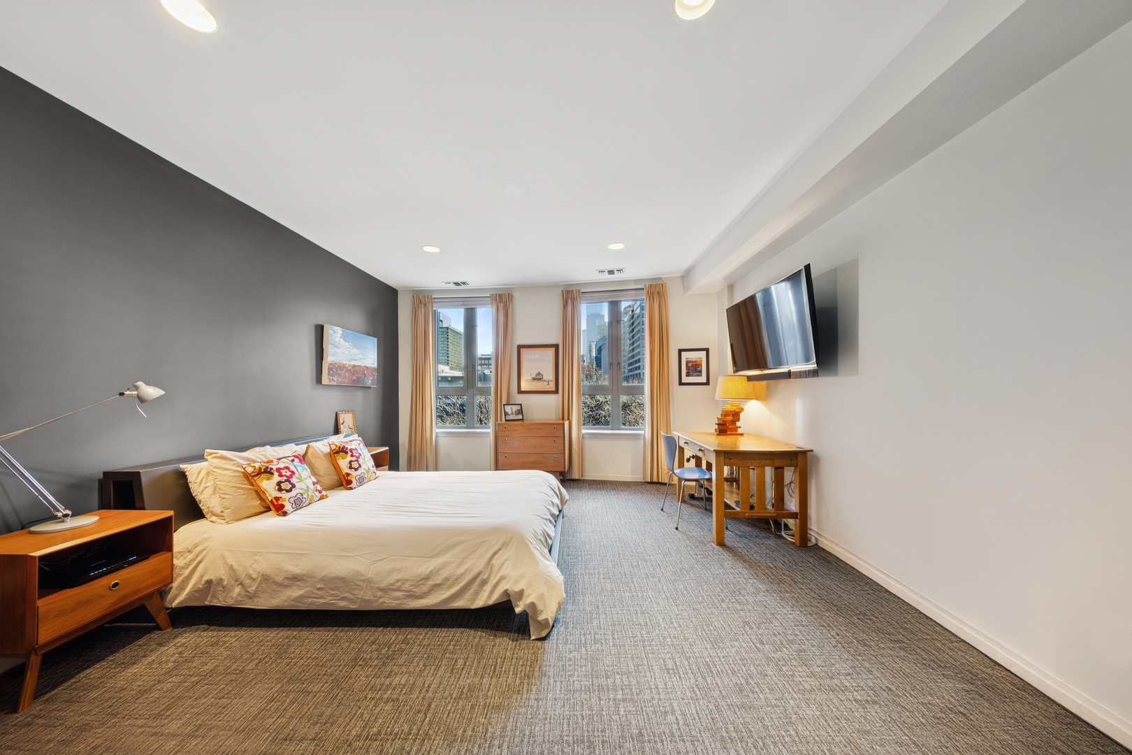 400 N Clinton Street Unit: 403