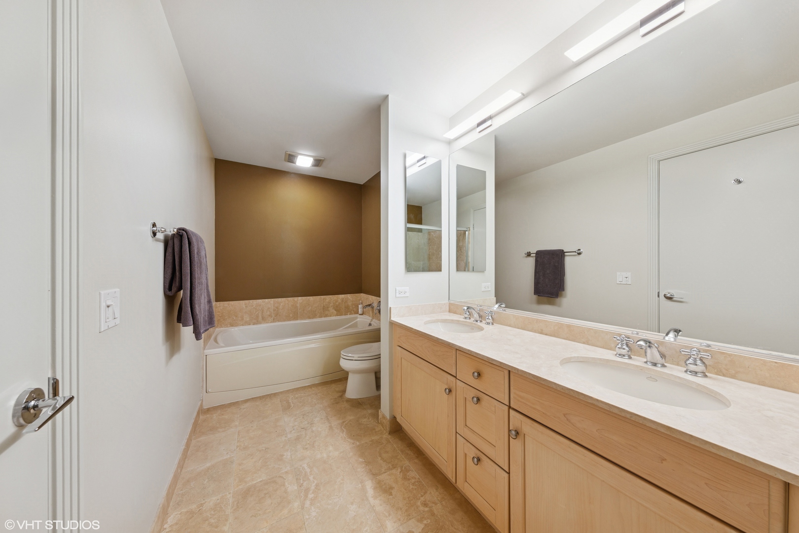 400 N Clinton Street Unit: 403