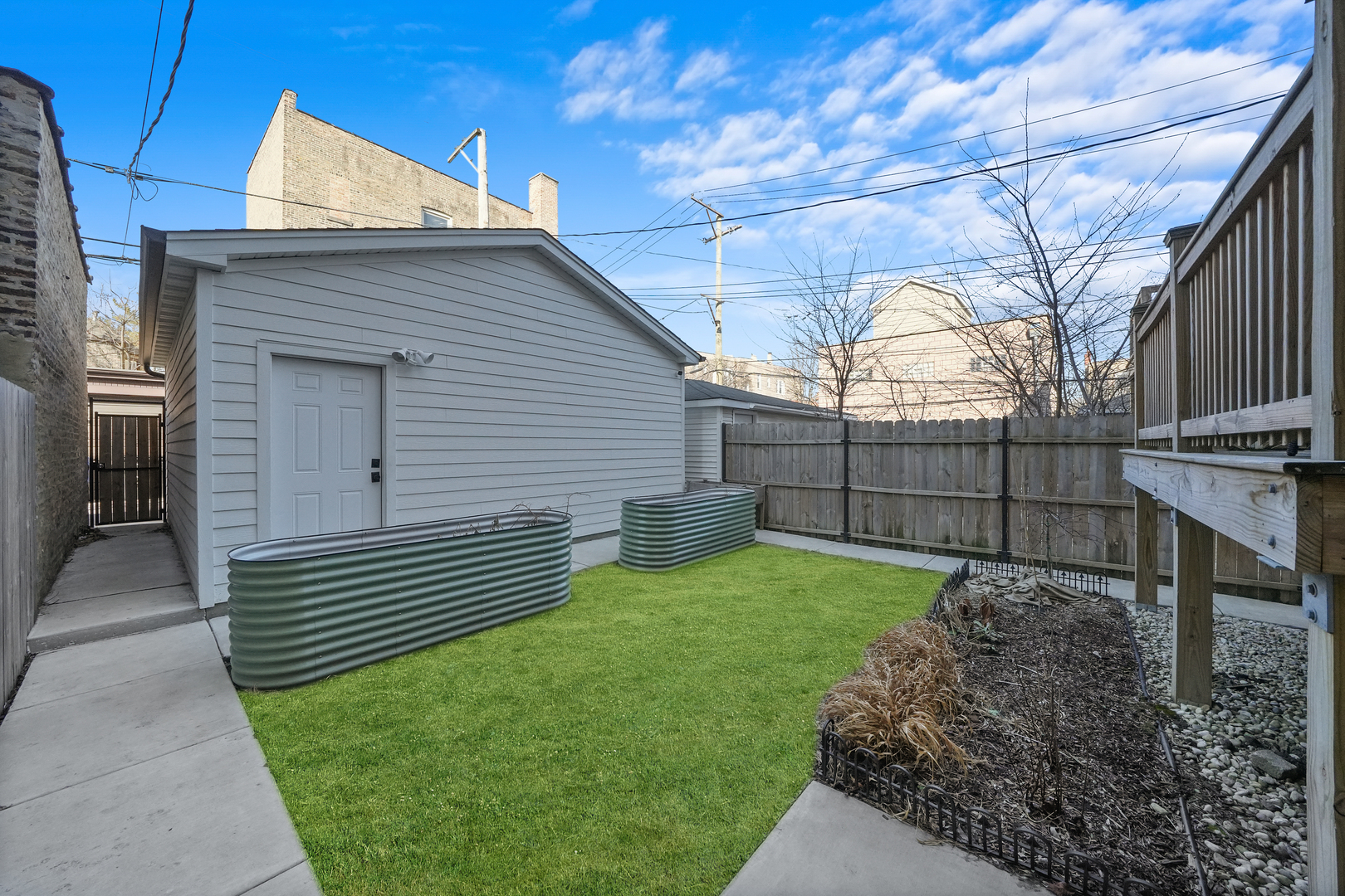 3222 W Potomac Avenue