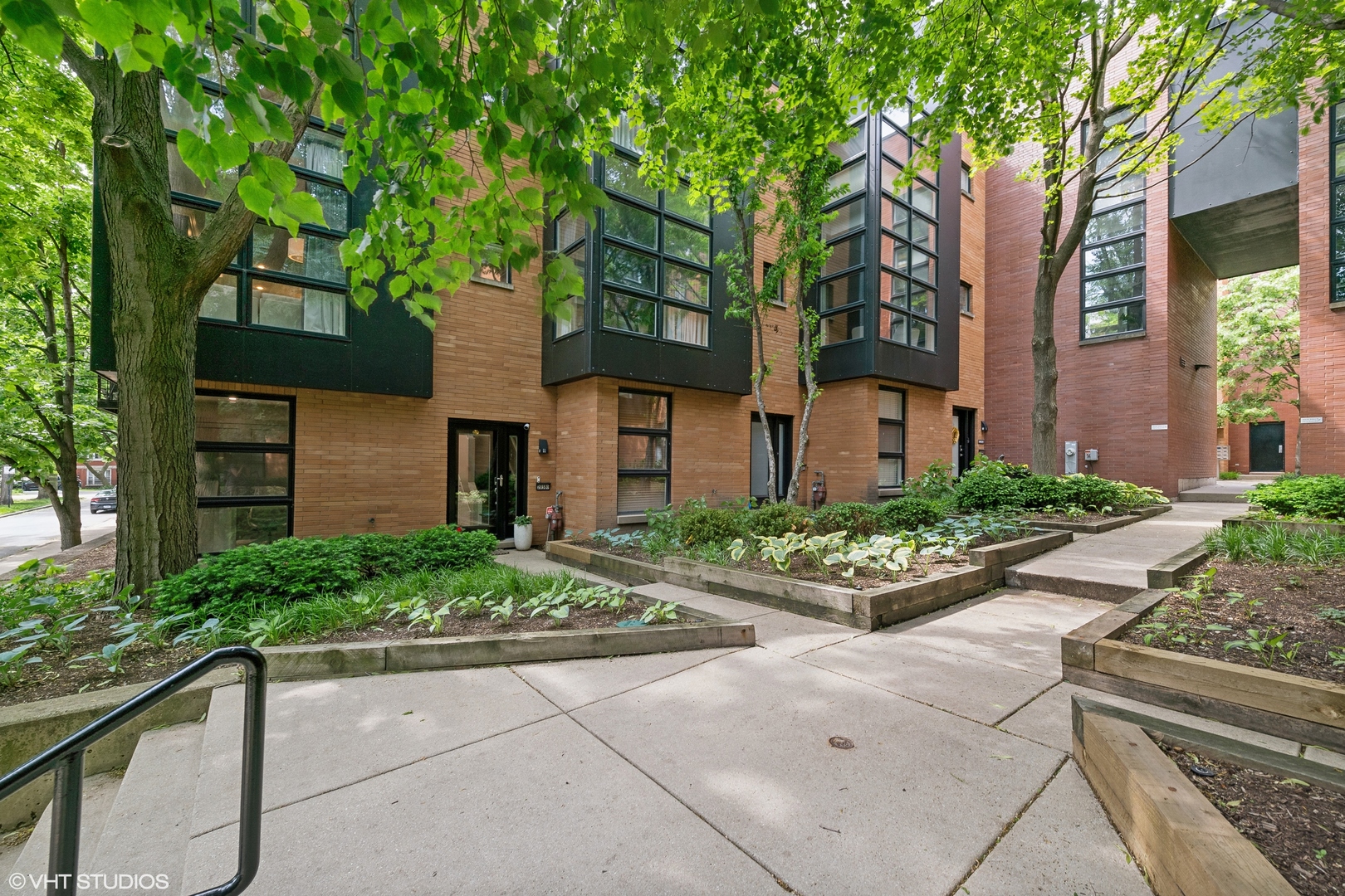 2038 W Willow Street Unit: D