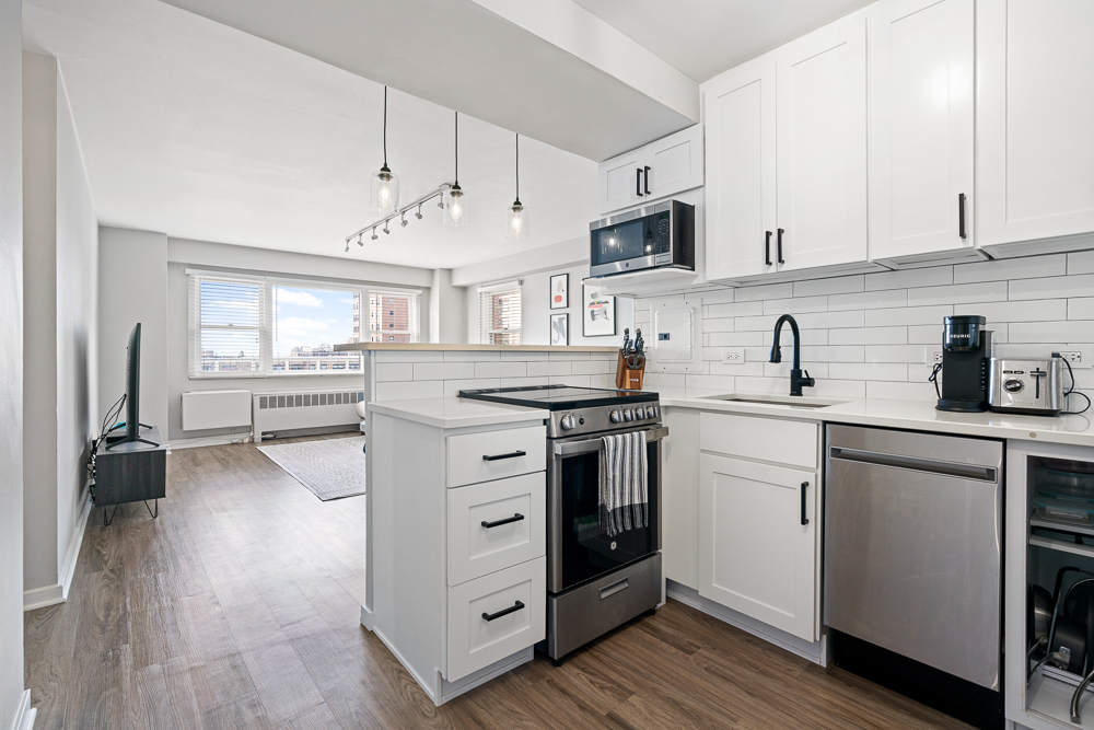 2909 N SHERIDAN Road Unit: 912