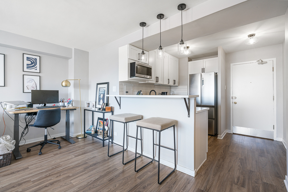 2909 N SHERIDAN Road Unit: 912