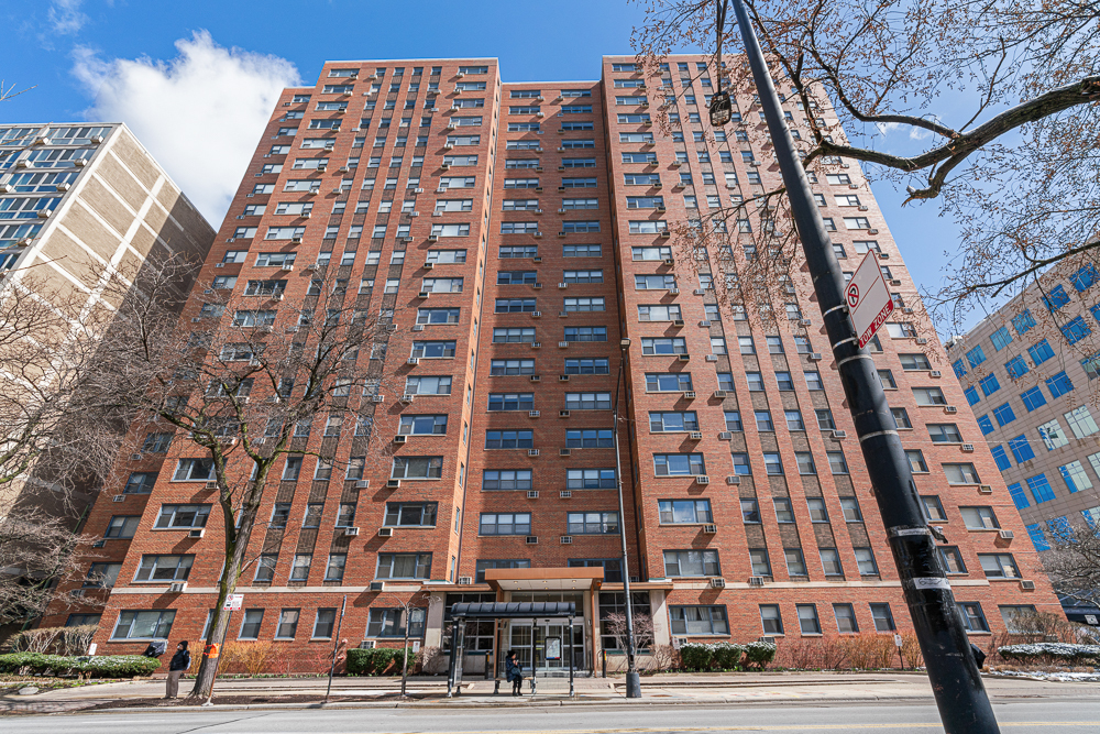 2909 N SHERIDAN Road Unit: 912