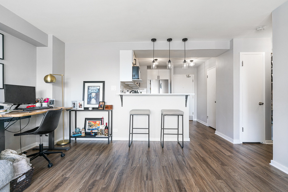 2909 N SHERIDAN Road Unit: 912