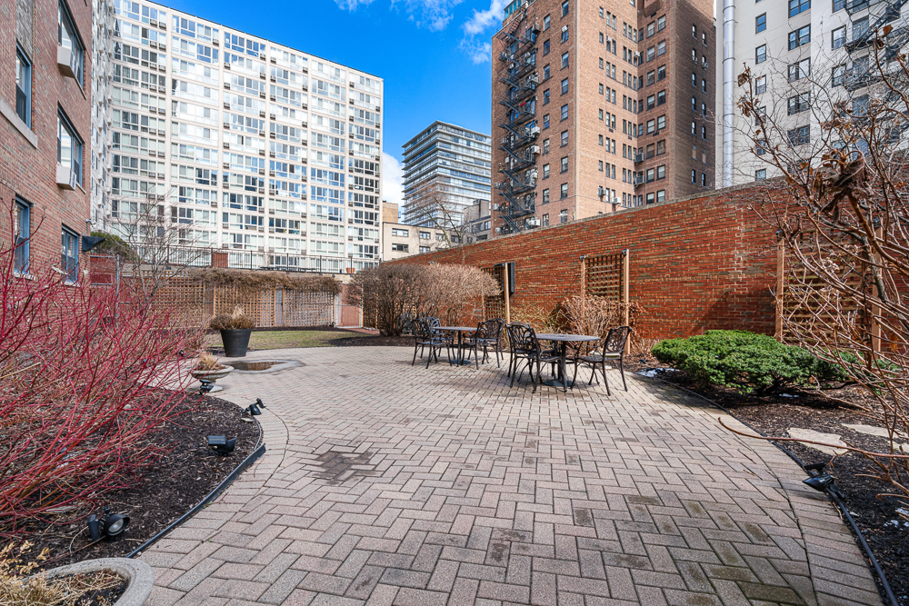 2909 N SHERIDAN Road Unit: 912