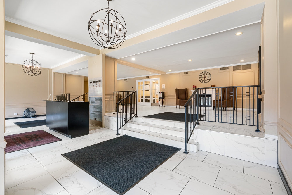 2909 N SHERIDAN Road Unit: 912