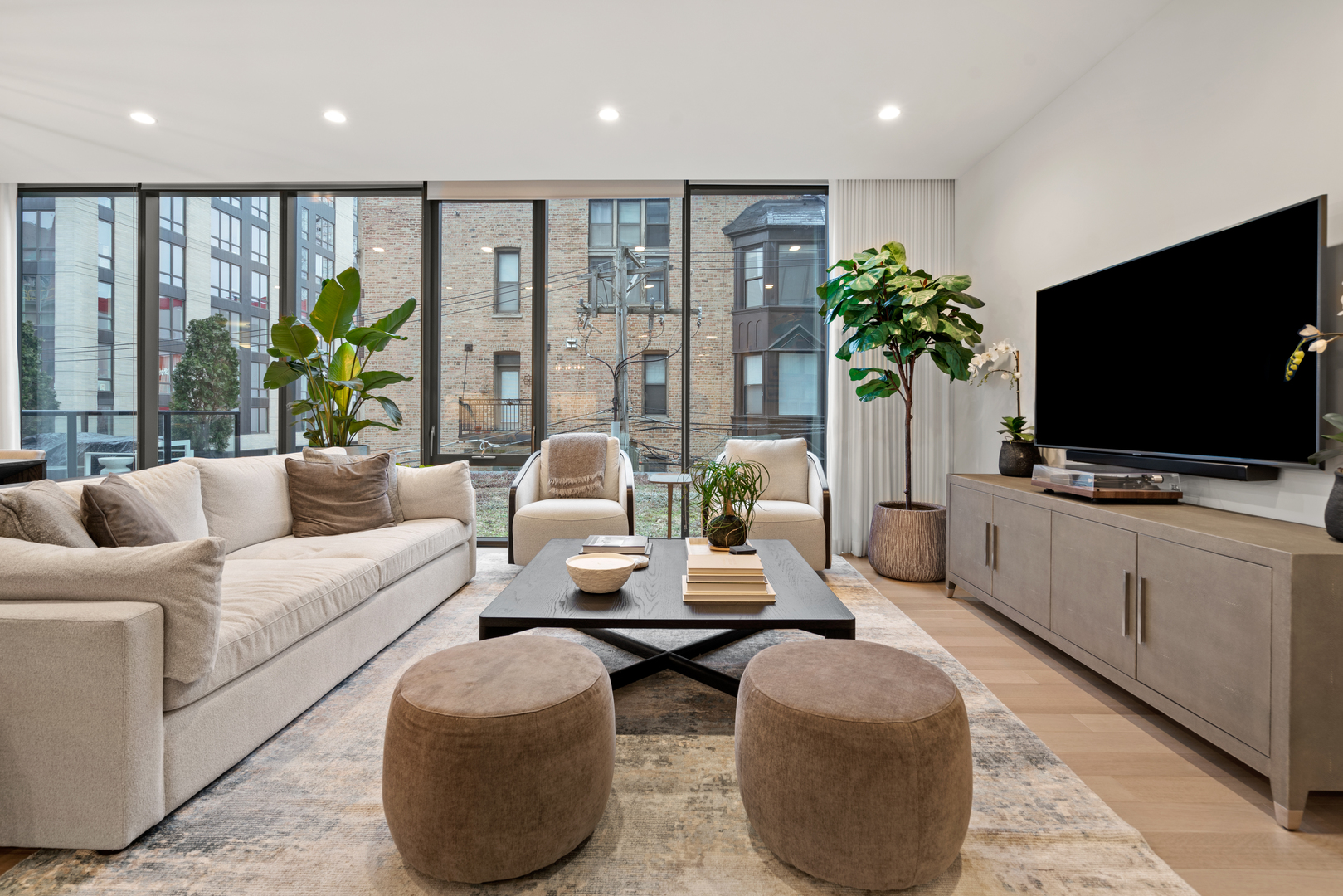 366 W Superior Street Unit: 303