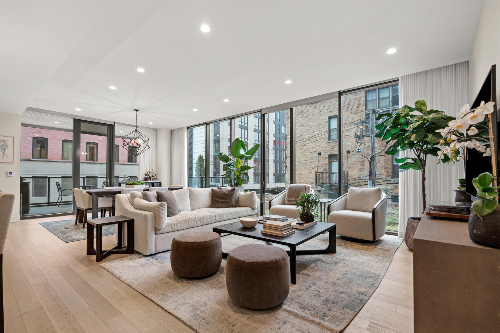 366 W Superior Street Unit: 303