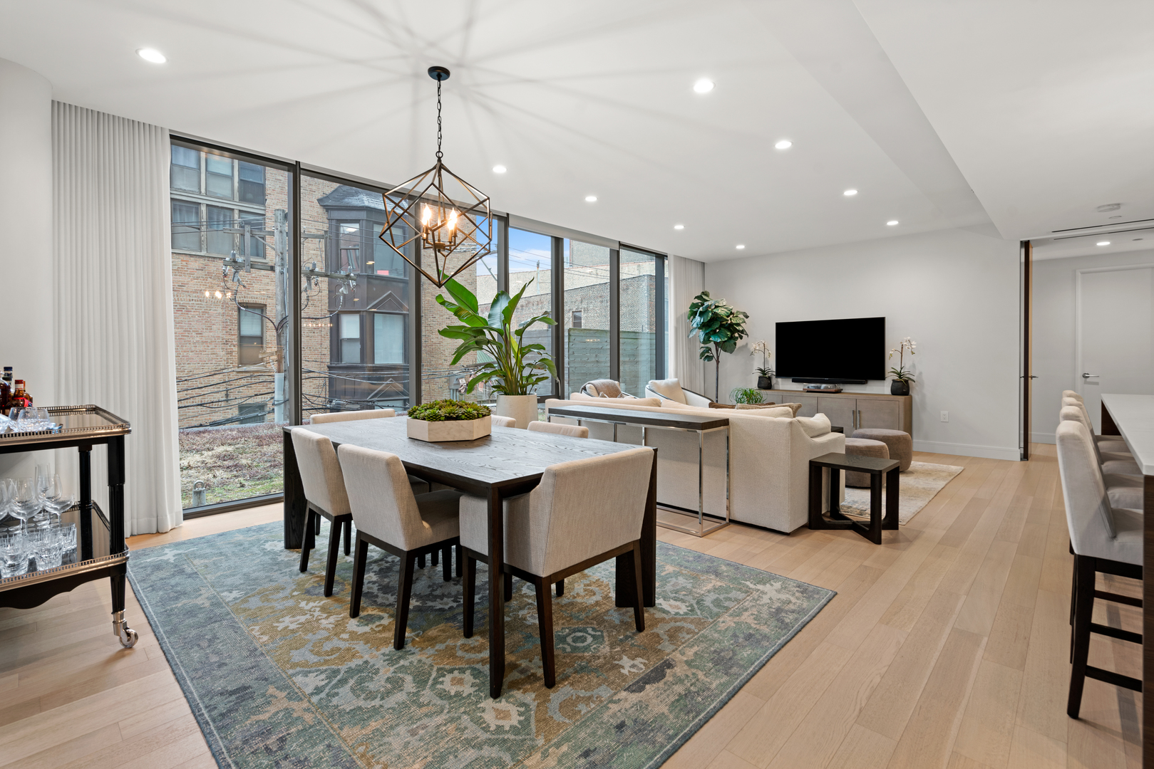 366 W Superior Street Unit: 303
