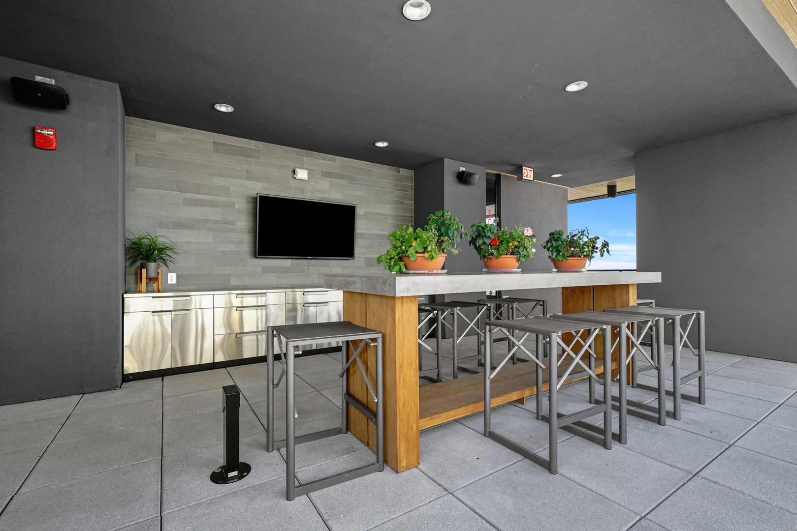 366 W Superior Street Unit: 303