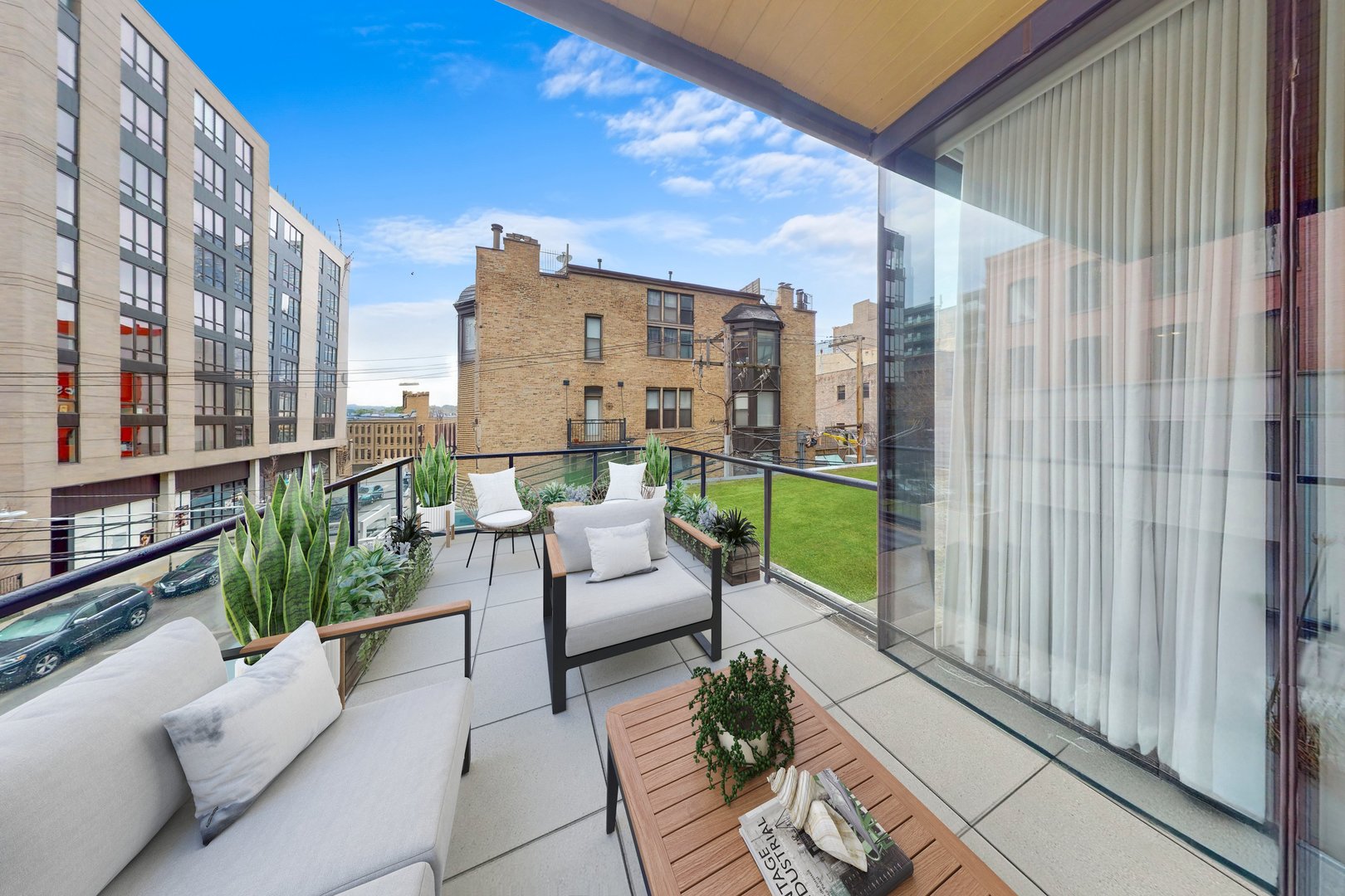 366 W Superior Street Unit: 303