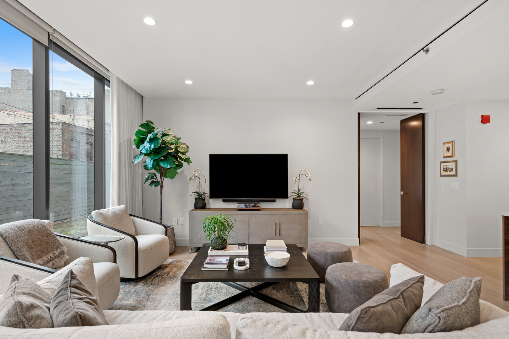 366 W Superior Street Unit: 303
