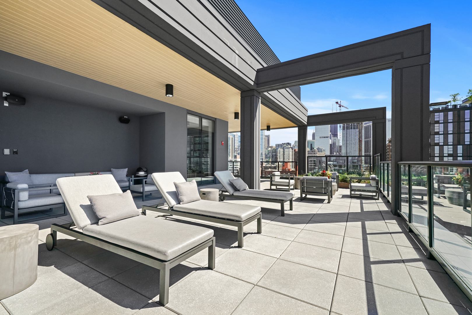 366 W Superior Street Unit: 303