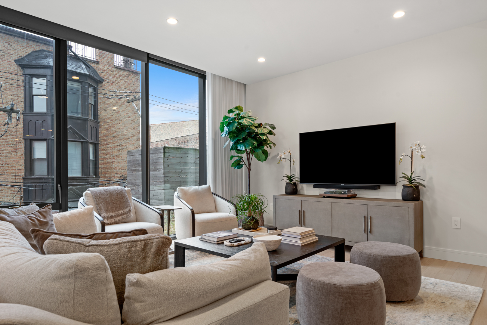 366 W Superior Street Unit: 303