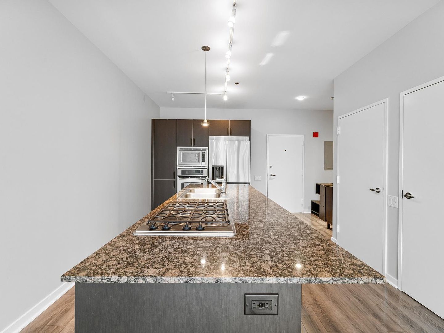 653 N Kingsbury Street Unit: 2004