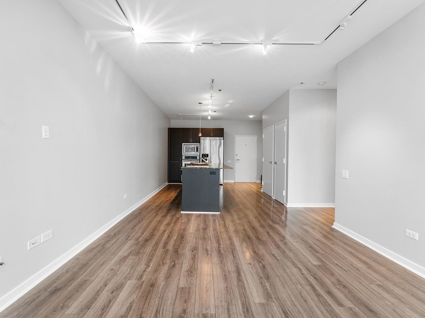 653 N Kingsbury Street Unit: 2004